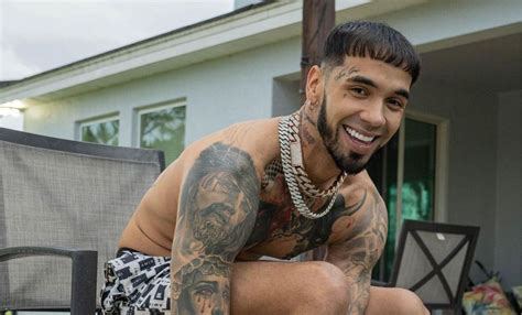 anuel sin playera|Anuel AA se muestra sin camisa y extrañando a Karol G